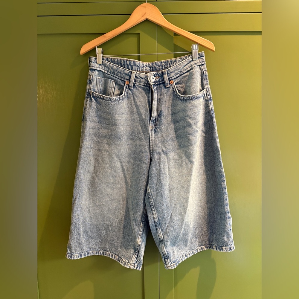H&M light wash denim baggy shorts size 6